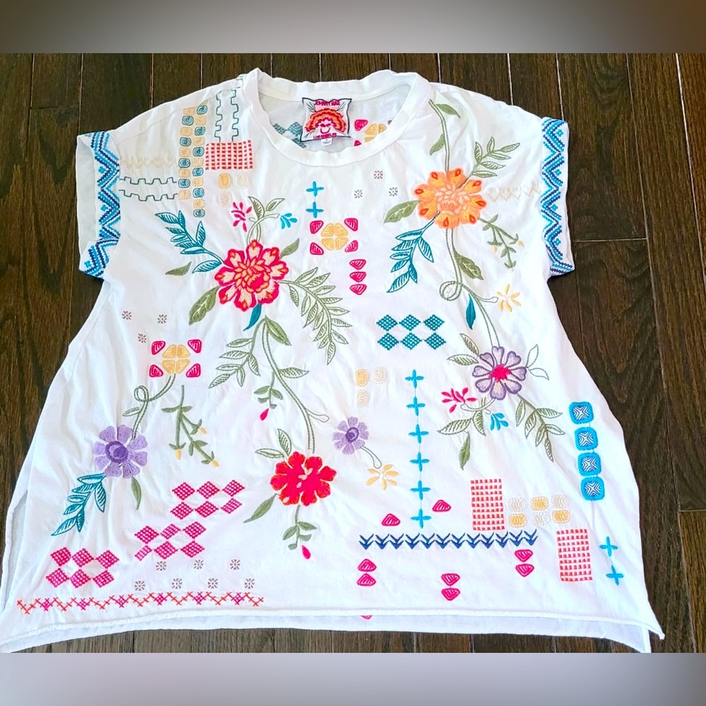 Johnny Was Floral White Cotton T-Shirt with Colorful Embroidery ❤️💙💜💛💚🧡